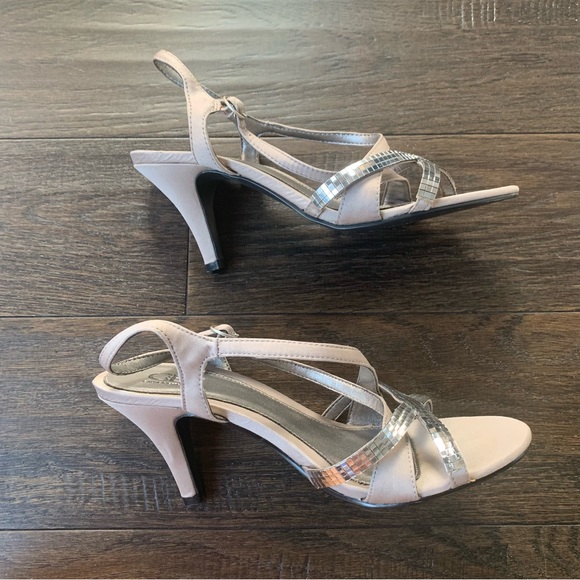 Cause & Effect Size 6.5 Silver 3 Inch Heels - Picture 6 of 13